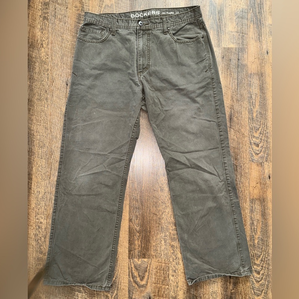 Mens Classic Fit Dockers - Picture 2 of 5